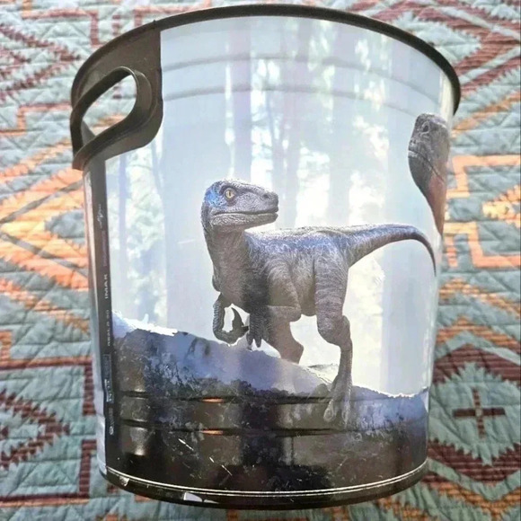 Jurassic Park World Dominion‎ jumbo popcorn bucket - Picture 2 of 4